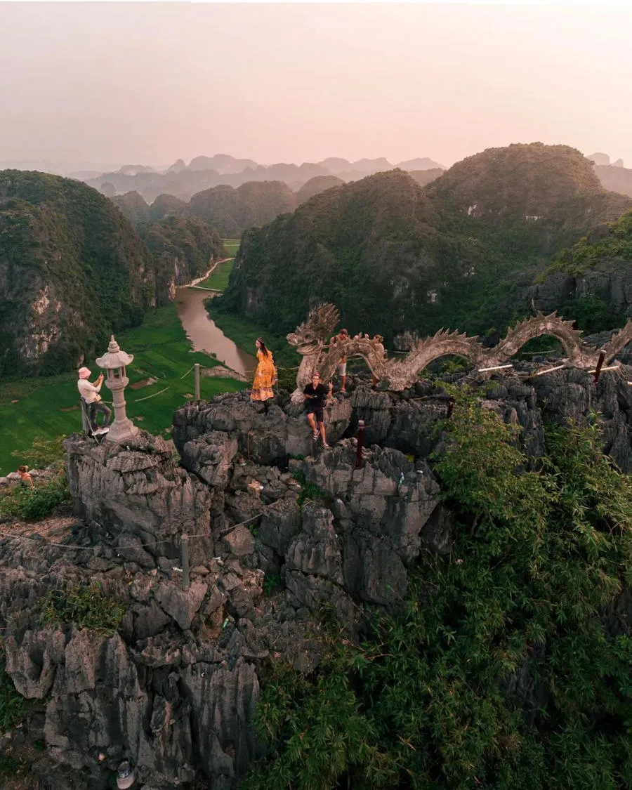 Chiêm ngưỡng Hang Múa Ninh Bình hùng vĩ tựa bức tranh phong cảnh tuyệt sắc