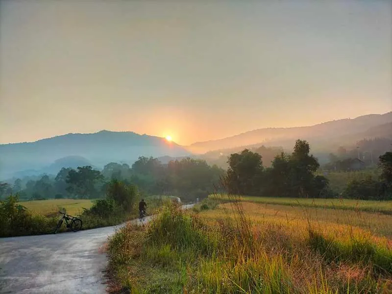 Đến Kỳ Thượng để chiêm ngắm cảnh sắc yên bình của làng người Dao