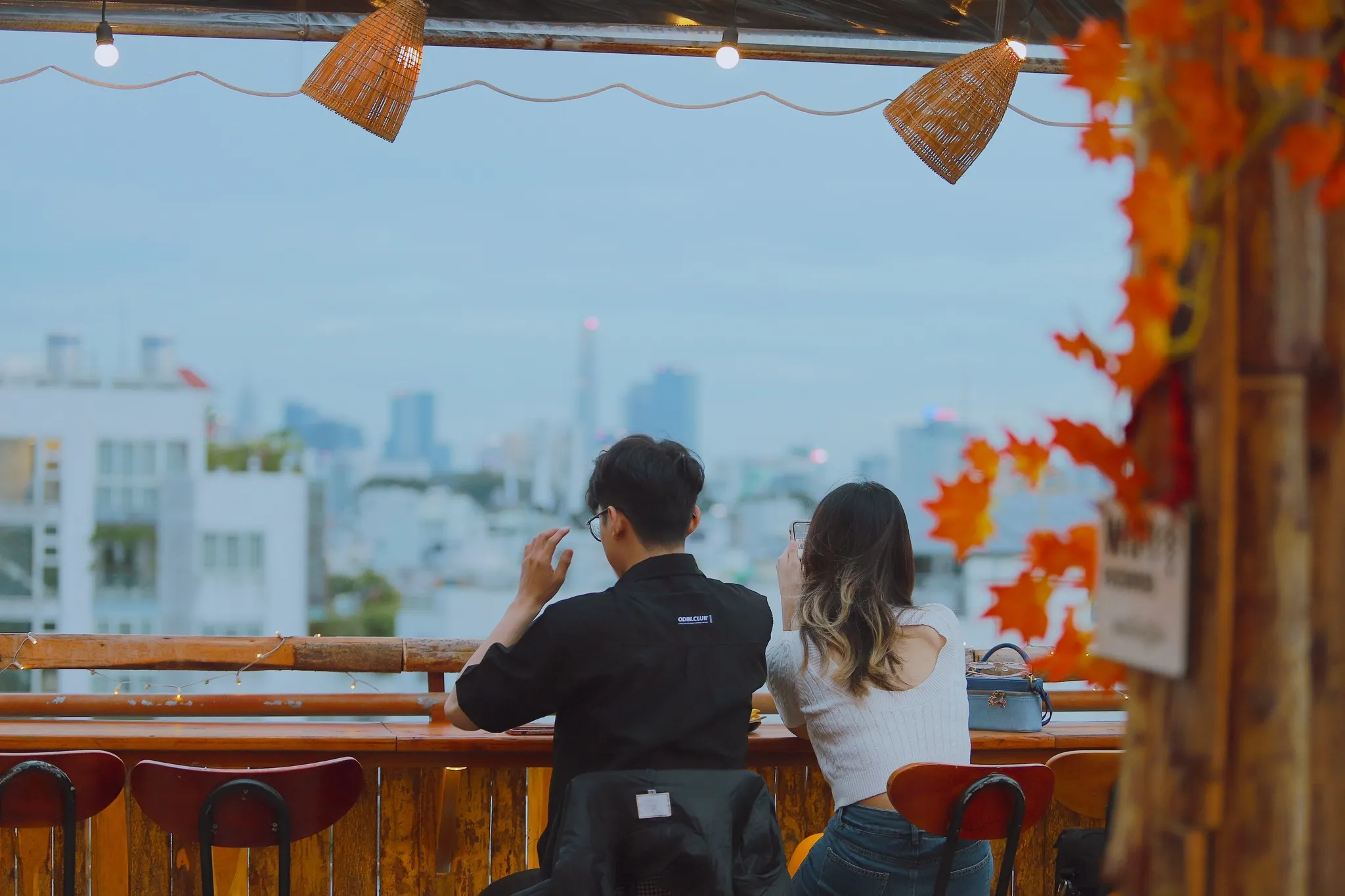 Đến Lang Thang Rooftop, thả mình vào hoàng hôn chất chill giữa lòng Sài Gòn