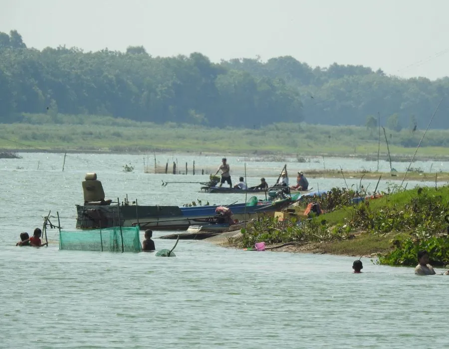 Đến thăm Suối Bà Chiêm hòa mình vào làn nước trong vắt