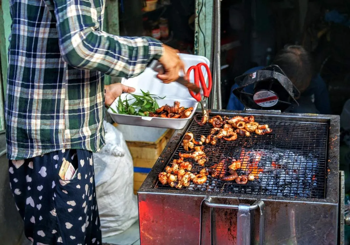 Ghé chợ Xóm Lưới Vũng Tàu rồi mình cùng rinh cả thế giới hải sản tươi ngon về nhà nhé!