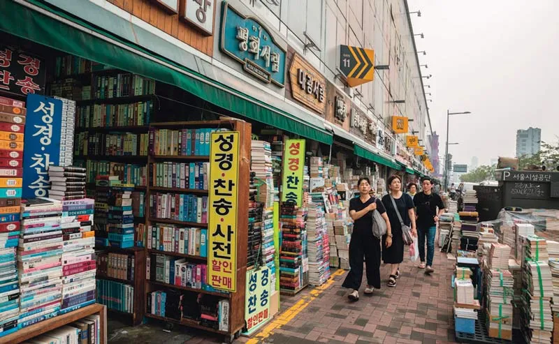 Khám phá chợ Dongdaemun, thiên đường mua sắm về đêm của Seoul