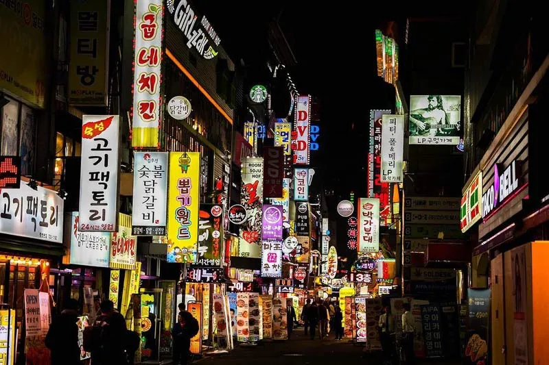 Khám phá chợ Dongdaemun, thiên đường mua sắm về đêm của Seoul