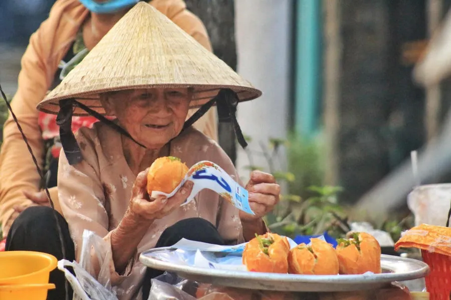 Khám phá Gánh bánh mì thịt rẻ nhất Việt Nam tại Bình Dương