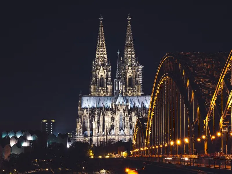 Khám phá Köln cổ kính bên dòng sông Rhine, Đức