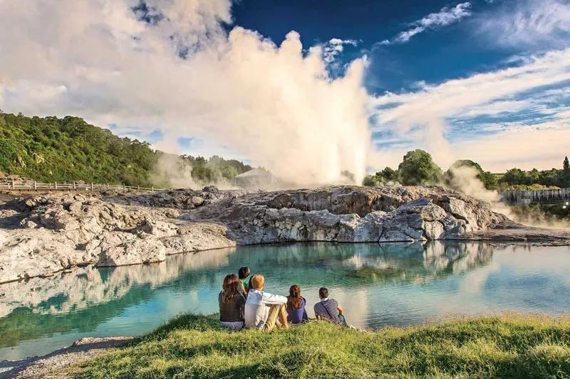 Khám phá Rotorua, thành phố độc đáo và kỳ lạ của New Zealand