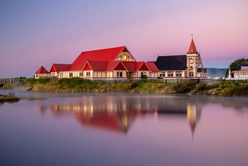 Khám phá Rotorua, thành phố độc đáo và kỳ lạ của New Zealand