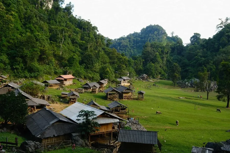 Khám phá vẻ đẹp Hang Táu chân thực dưới nắng vàng Mộc Châu