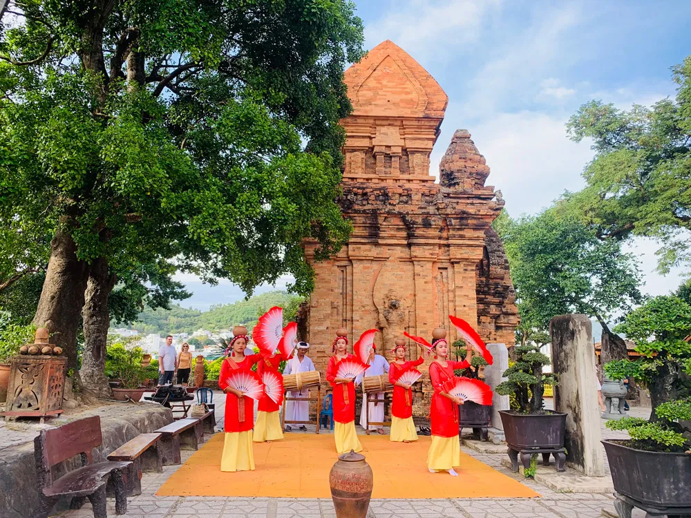 Lễ hội Tháp Bà Ponagar Nha Trang – Hòa mình vào không khí rộn ràng của lễ hội tôn giáo lớn nhất Nha Trang