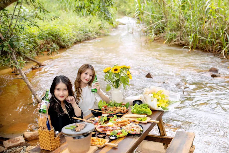 Nhà Bên Suối cực chill cho những tâm hồn cần tìm về miền an yên