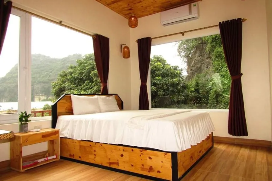 Ninh Binh Mountain Side Homestay Café, cánh cổng đến vườn xanh