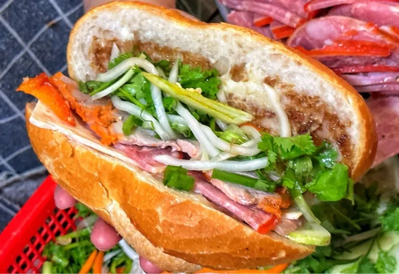 Top 9 tiệm bánh mì Sài Gòn nổi danh và thơm ngon nức tiếng