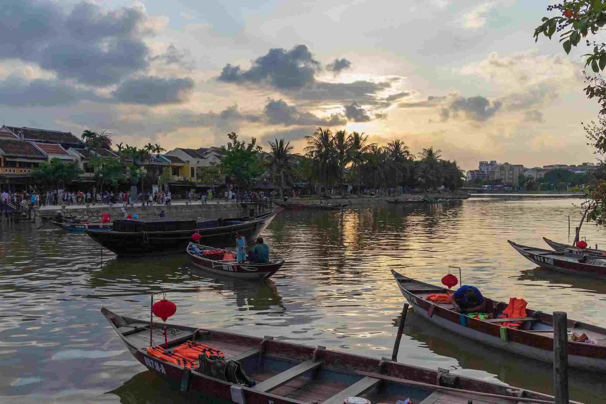 Trải nghiệm đi thuyền trên sông Thu Bồn siêu thú vị