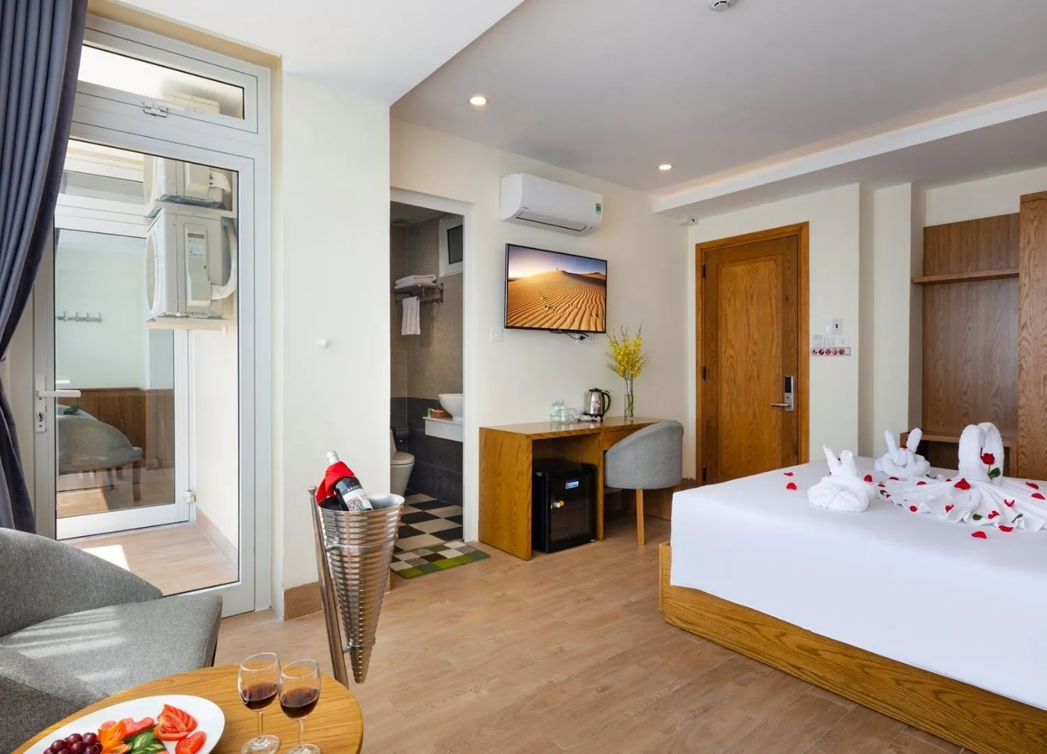 Trải nghiệm không gian Glory Hotel Nha Trang giản dị, yên bình