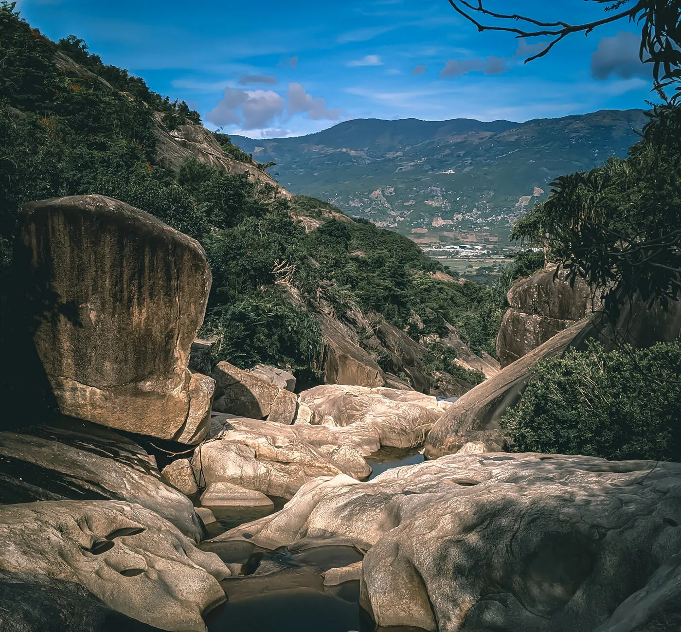 Trekking Bàn Chân Phật qua ống kính của Trung Văn Nguyễn