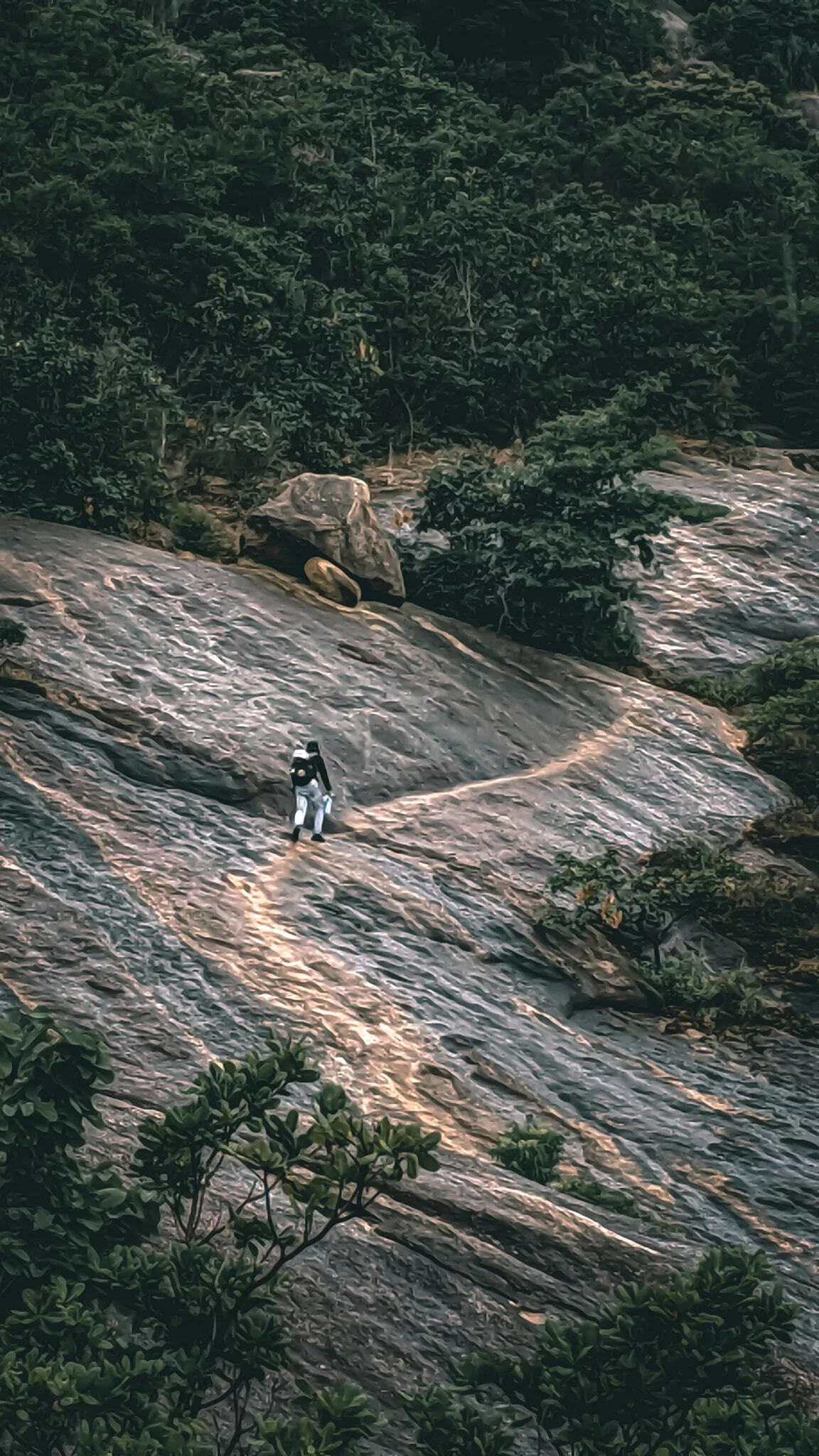 Trekking Bàn Chân Phật qua ống kính của Trung Văn Nguyễn