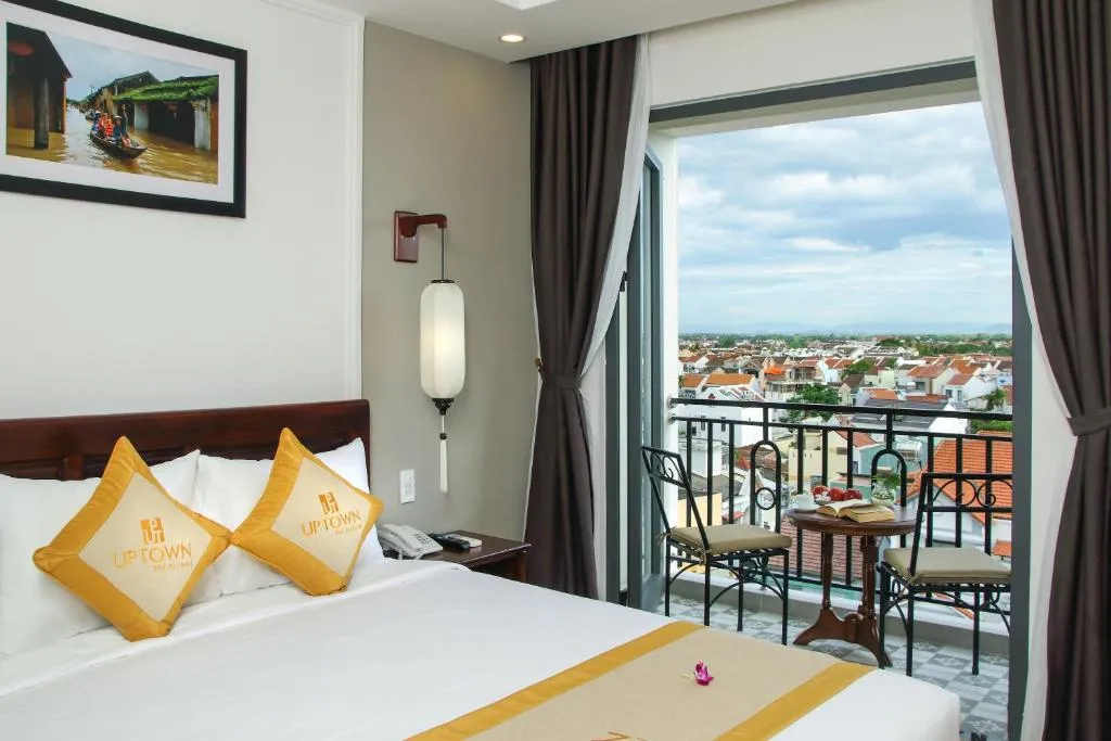 Uptown Hoi An Hotel – Sở hữu hồ bơi tuyệt đẹp trên sân thượng khiến bạn phải choáng ngợp