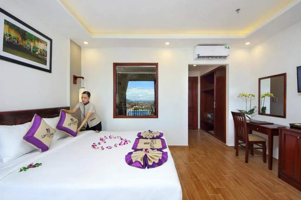 Uptown Hoi An Hotel – Sở hữu hồ bơi tuyệt đẹp trên sân thượng khiến bạn phải choáng ngợp