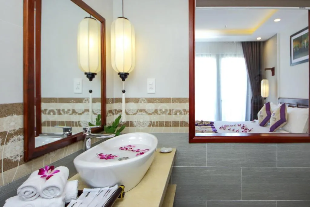 Uptown Hoi An Hotel – Sở hữu hồ bơi tuyệt đẹp trên sân thượng khiến bạn phải choáng ngợp