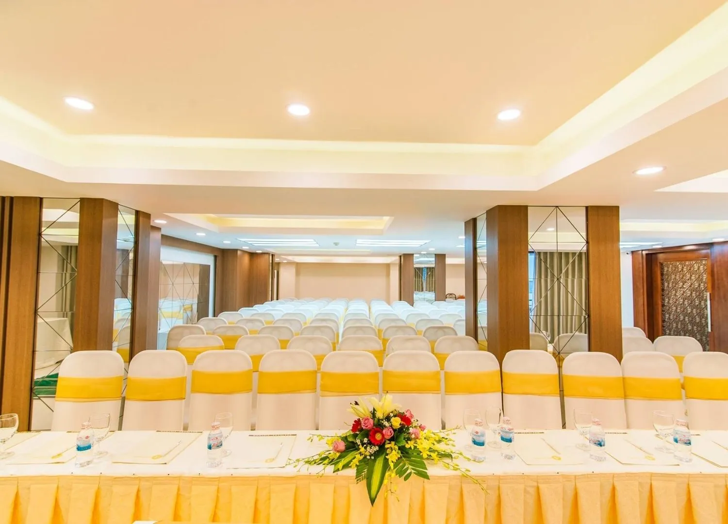 Asia Paradise Hotel, thiên đường Châu Á giữa lòng thành phố biển