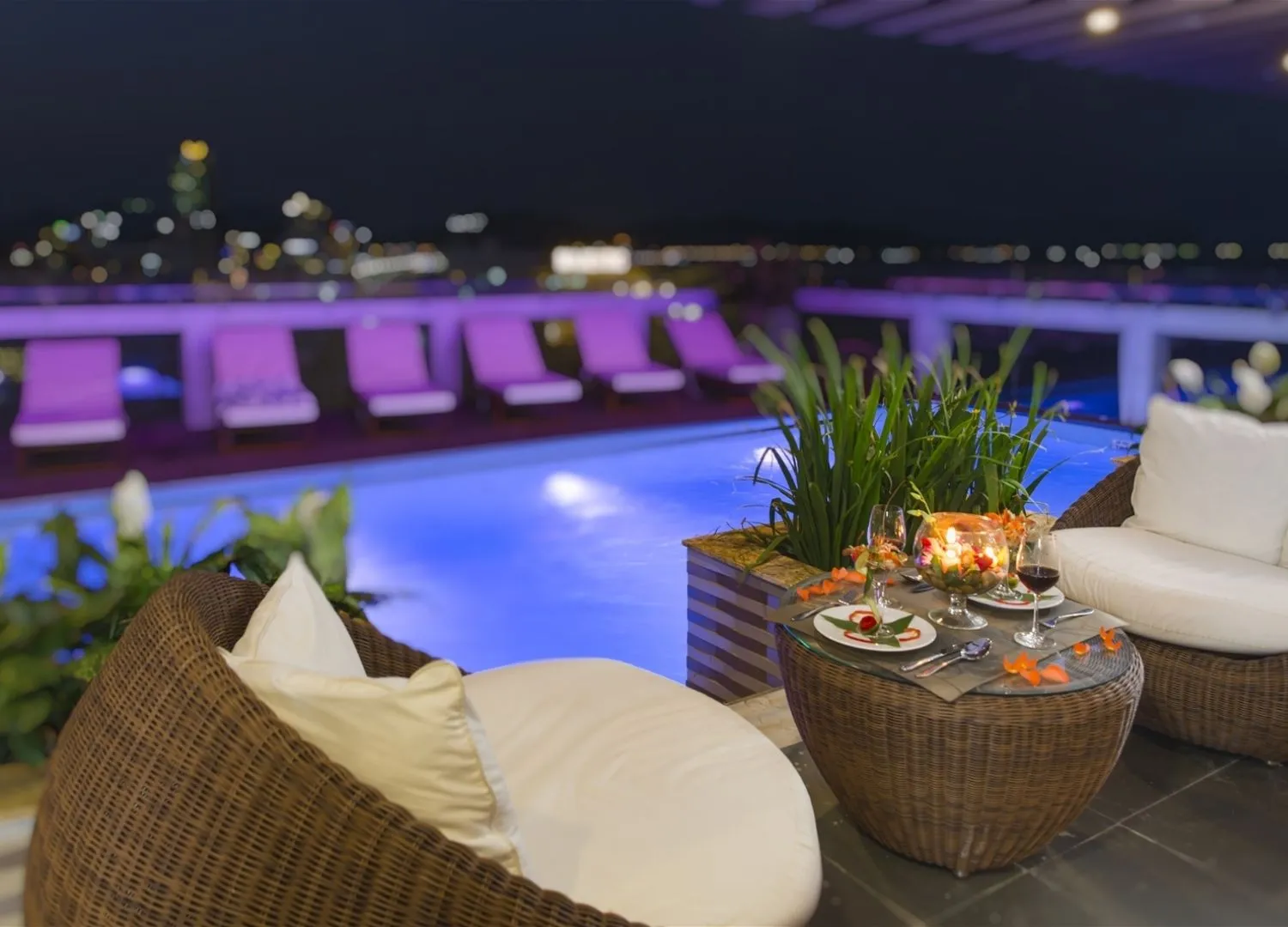 Balcony Nha Trang Hotel với thiết kế ban công hướng biển độc đáo