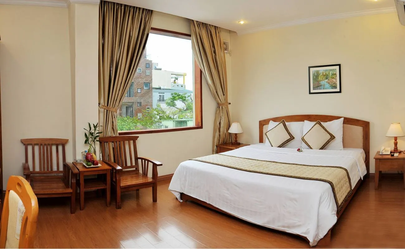 Bamboo Green Hotel sở hữu lối kiến trúc hiện đại giữa lòng thành phố