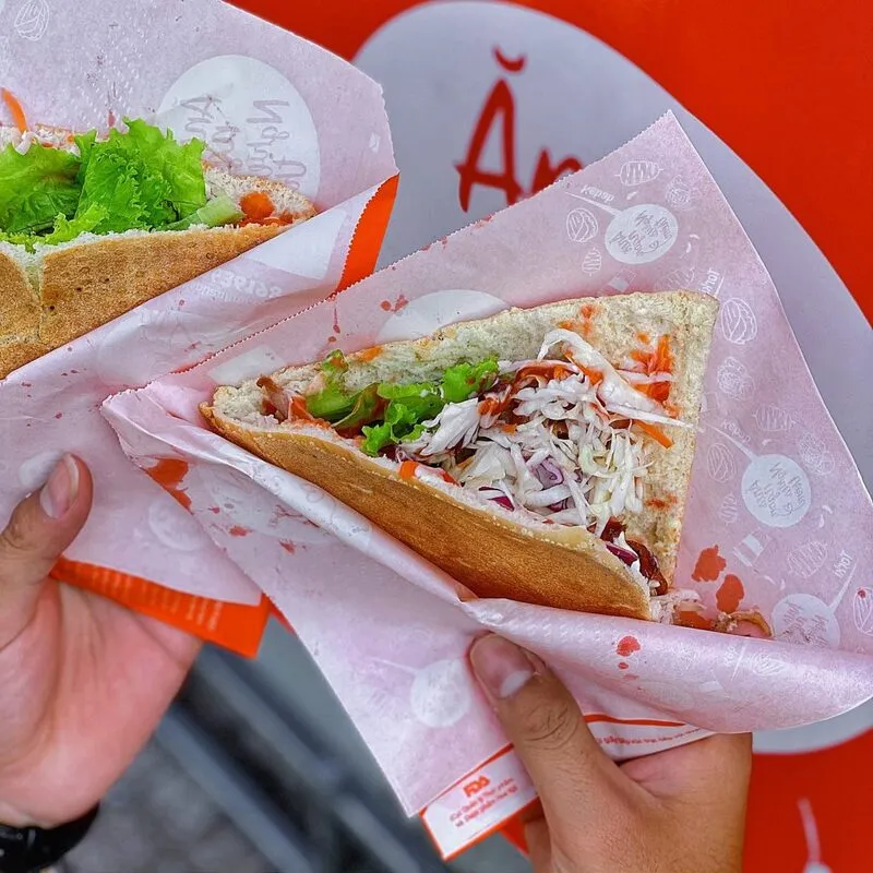 Bánh mì Doner Kebab truyền thống từ Thổ Nhĩ Kỳ