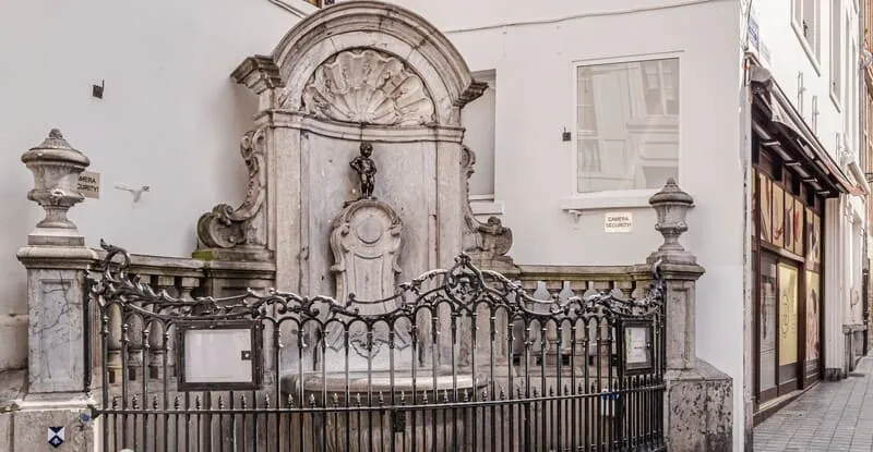 Biểu tượng độc đáo Manneken Pis khác biệt giữa lòng Brussel