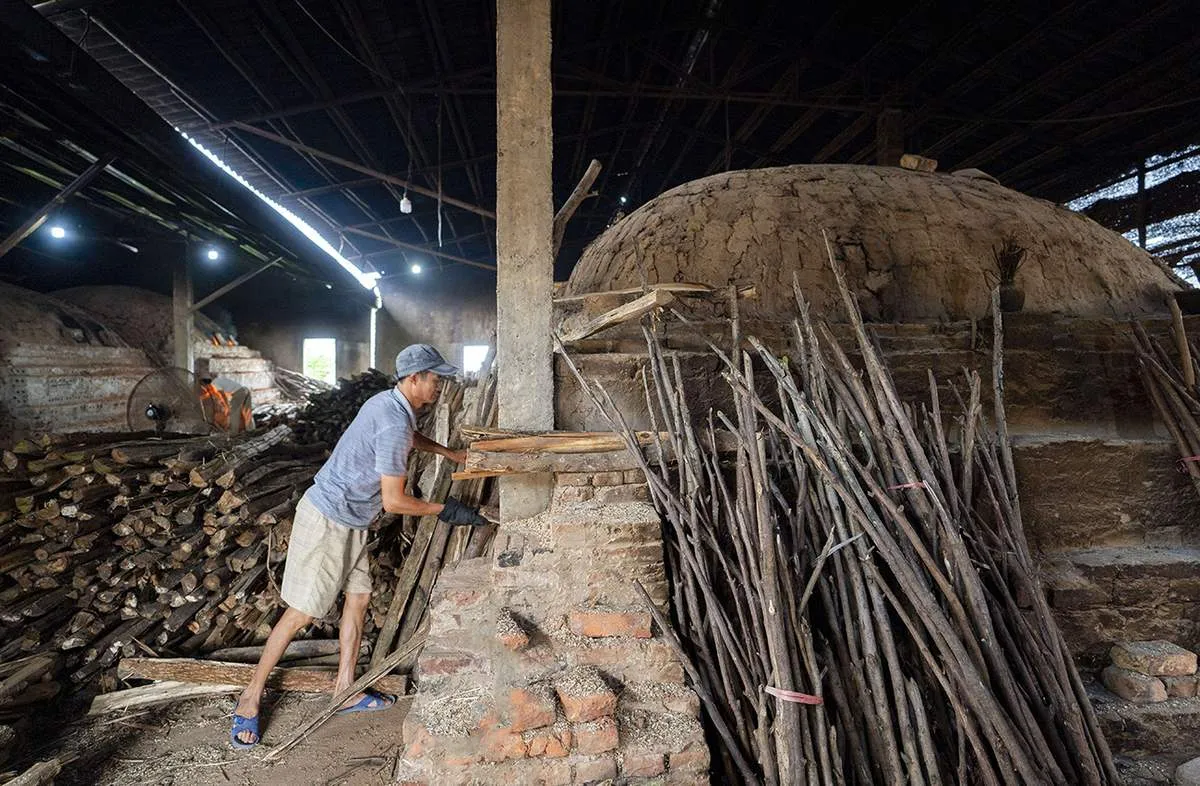 Bình dị làng gốm Gia Thủy – Nơi ngọn lửa nung chưa bao giờ tắt