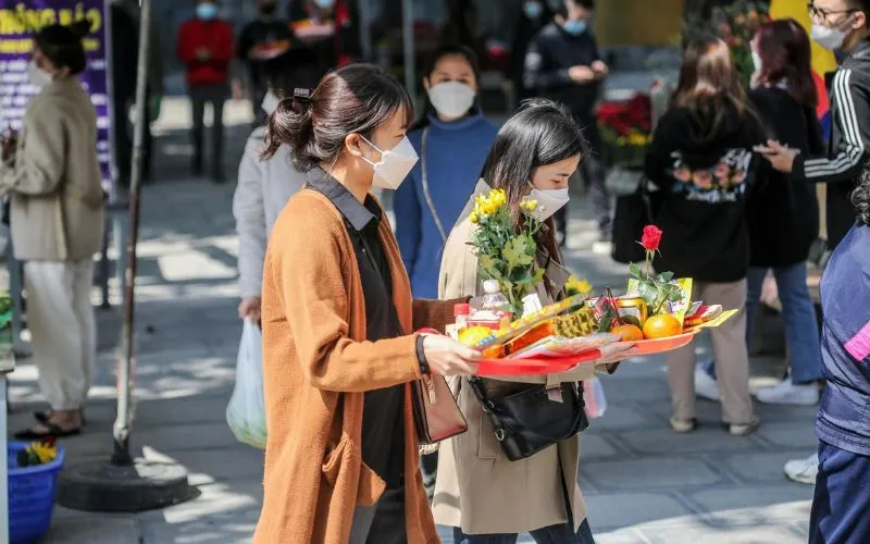 Cầu duyên tại chùa Hà và bí ẩn về lời đồn đi một về hai