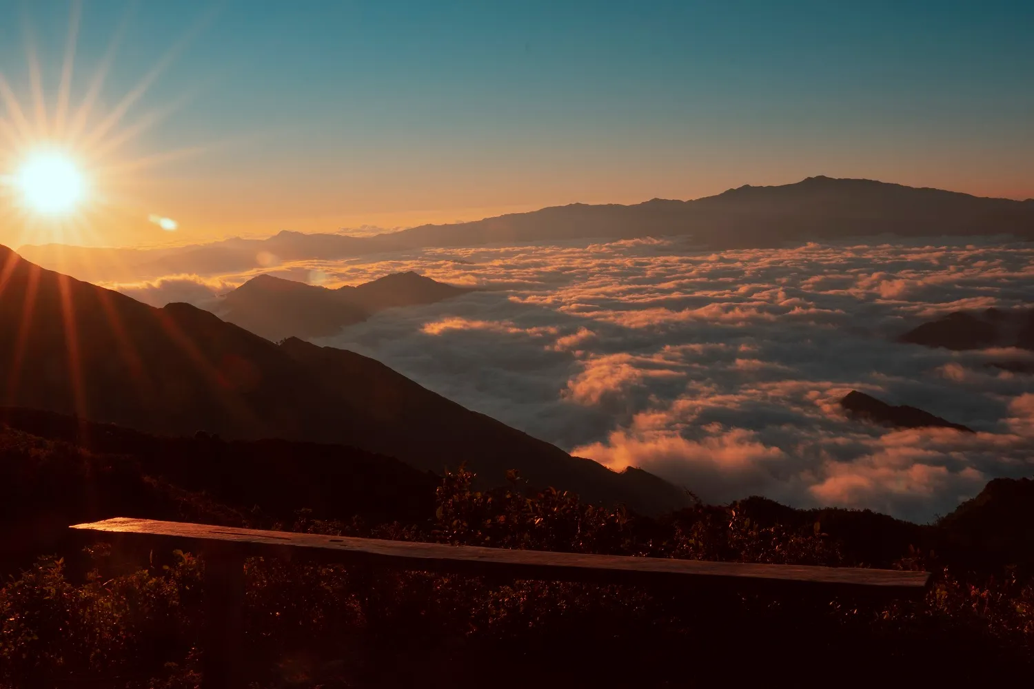 Chẳng còn lo trekking khó khăn nhờ Hướng dẫn leo Tà Chì Nhù chi tiết