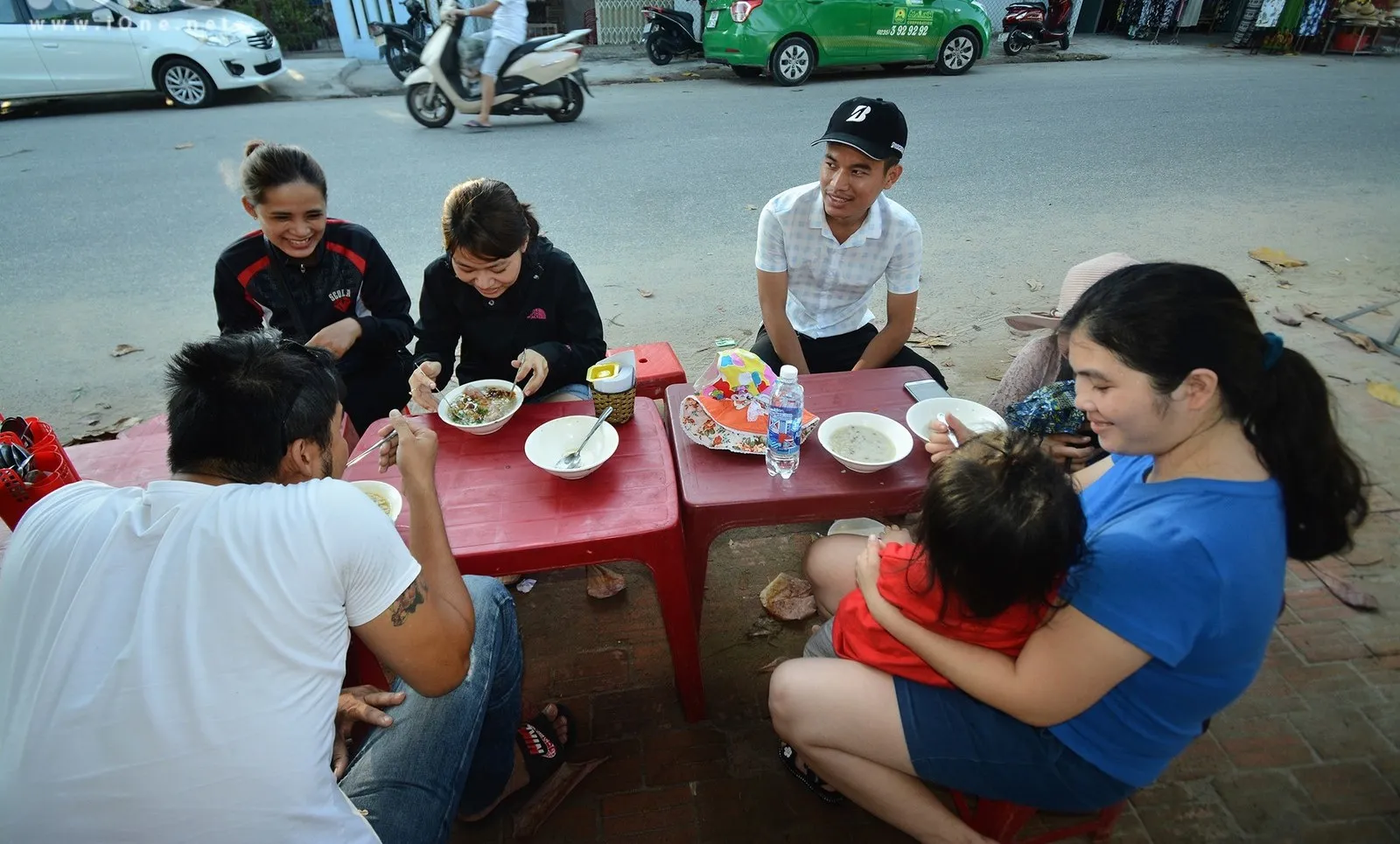 Cháo nghêu cô Gió Hội An – Món ăn vặt xế chiều làm ấm lòng thực khách