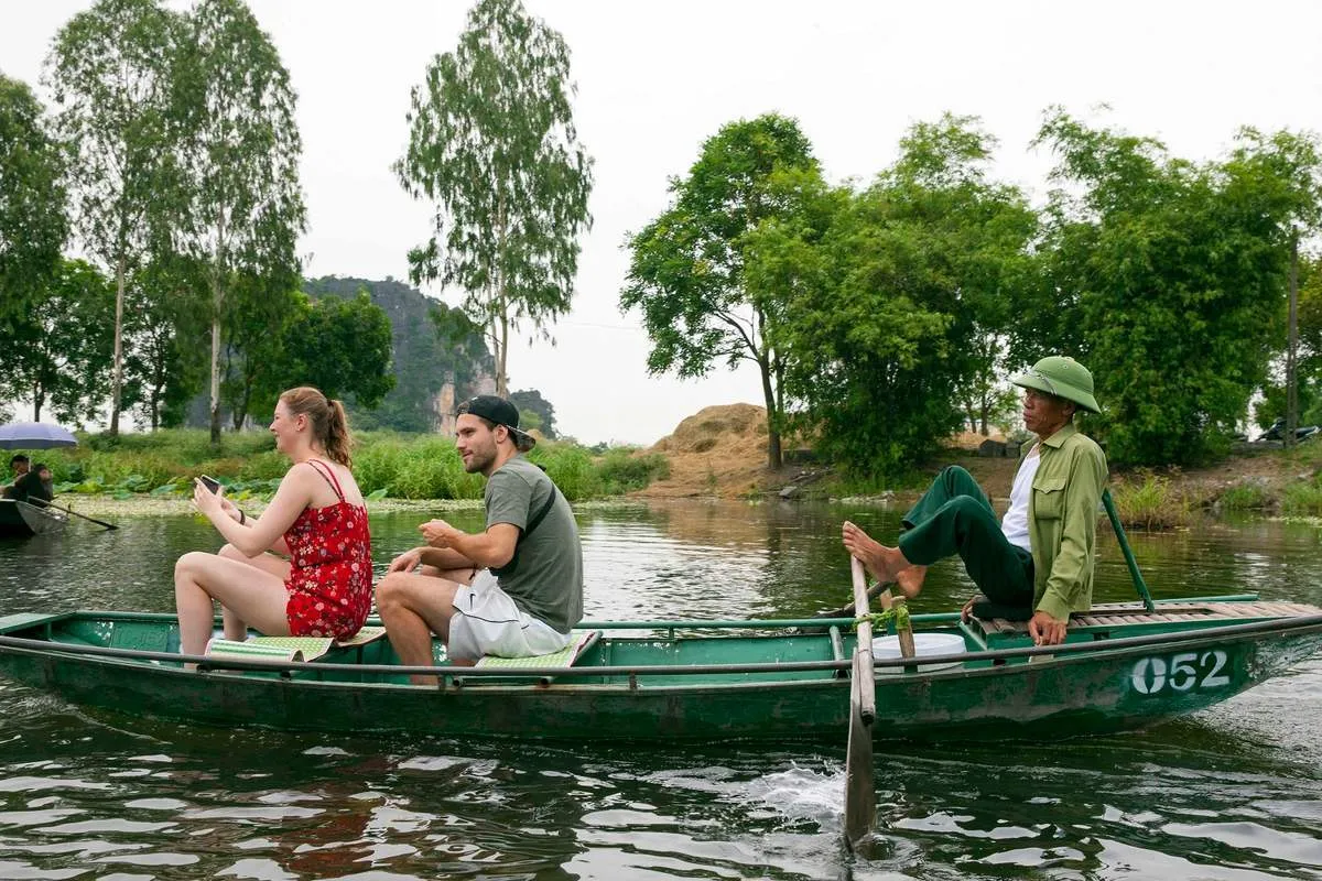 Chèo thuyền ở Tam Cốc – Hoạt động không mới mẻ nhưng cực kỳ thu hút