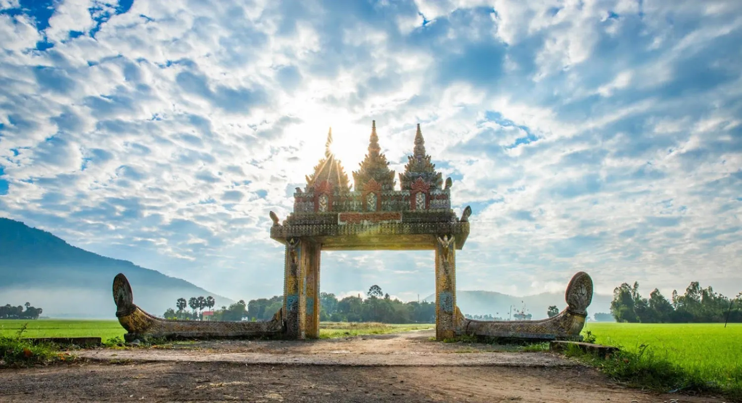 Chùa Tual Prasat (Cổng trời Khmer Koh Kas), cánh cổng nhuốm màu thời gian