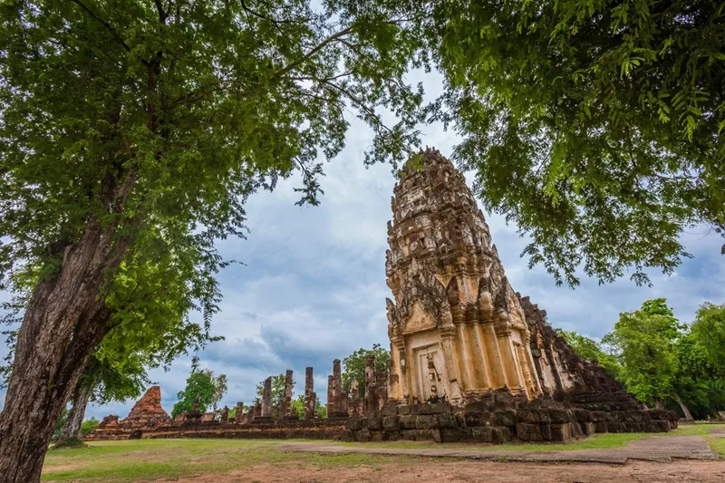 Cố đô Sukhothai nơi đón bình minh của hạnh phúc tại Thái Lan