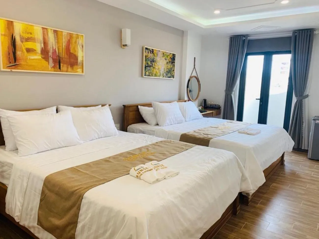 Có một Sunset Hotel & Apartment duyên dáng bên bờ biển xanh