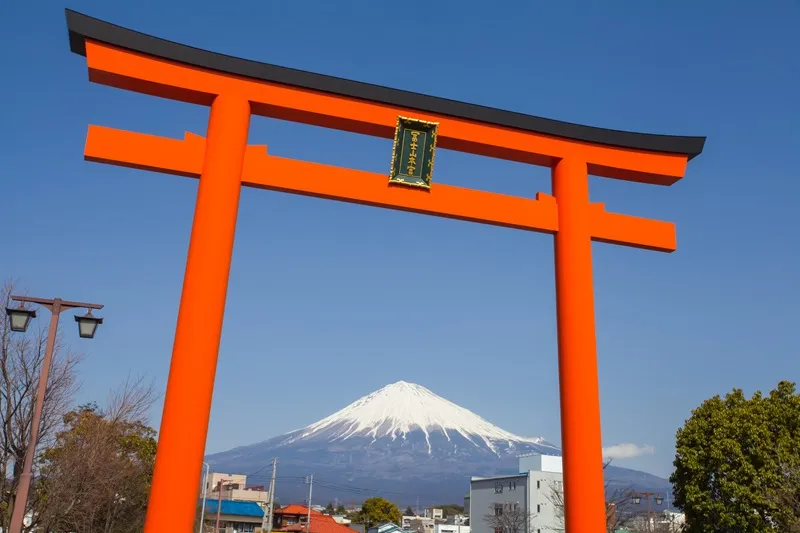 Cổng Torii Nhật Bản nơi dẫn lối đến với các vị thần