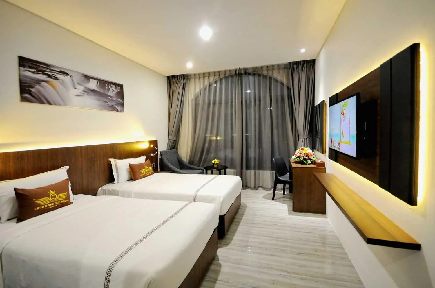 Crown Nguyen Hoang Hotel với kiến trúc hoàng gia sang trọng