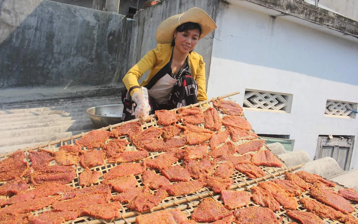 Đặc sản muối kiến vàng Phú Yên – Nghe thì ghê, nhưng ăn là mê