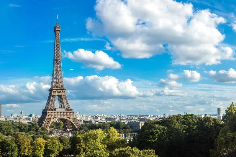 Đắm say trước thủ đô Paris lãng mạn, thơ mộng tại Pháp