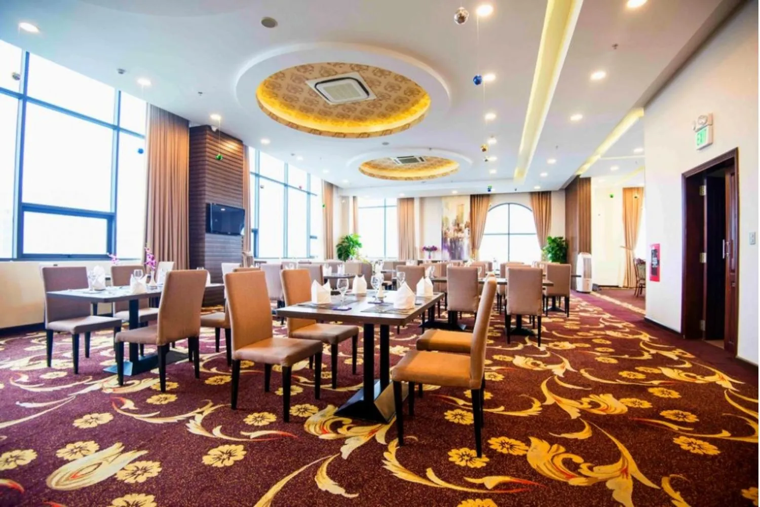 Đến GIC Luxury Hotel And Spa tận hưởng vẻ đẹp biển cả