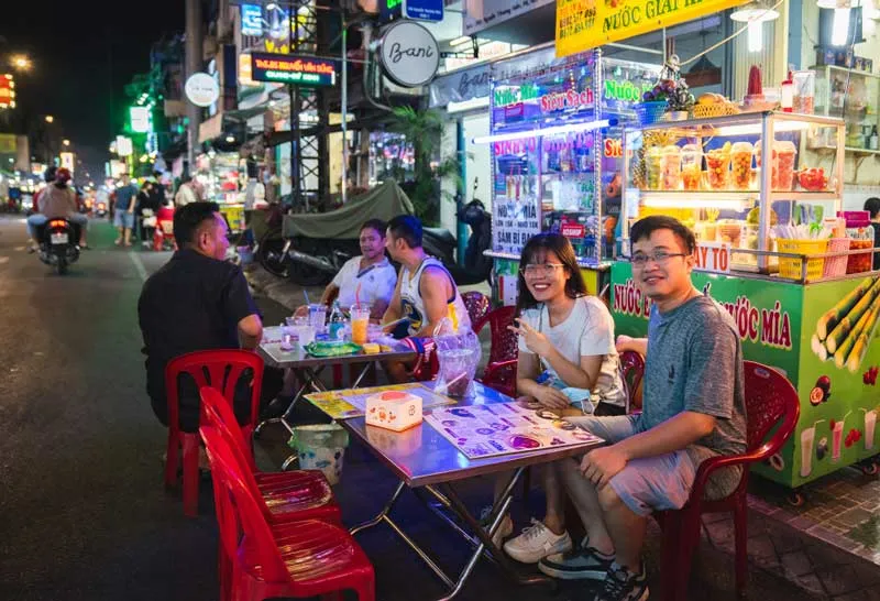 Đến phố ẩm thực Nguyễn Thượng Hiền trải nghiệm ẩm thực đường phố Sài Gòn