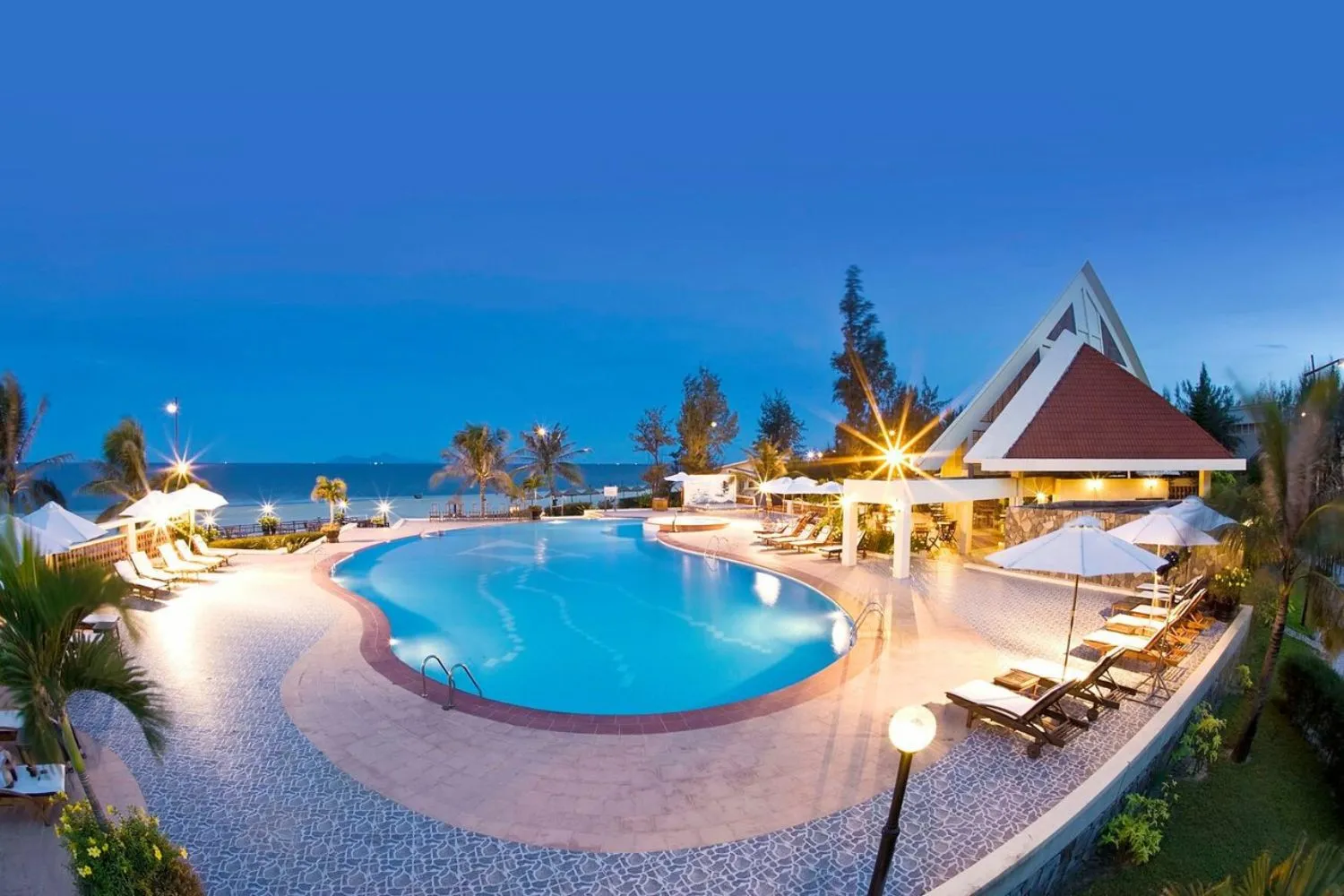 Đến Sandy Beach Non Nuoc Resort để cảm nhận từng nhịp thở của biển