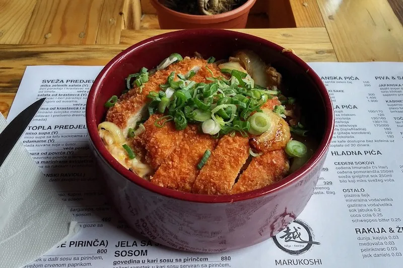 Donburi, bát cơm gói trọn tinh hoa của ẩm thực xứ Phù Tang