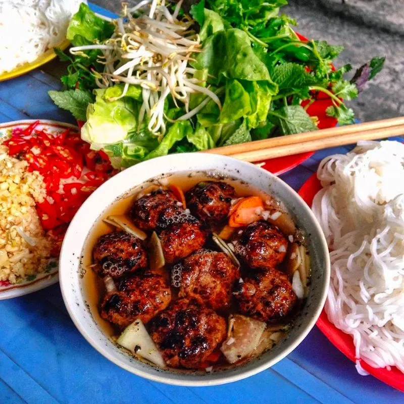 Food tour Hà Nội với danh sách 15 món ngon chuẩn vị Thủ đô