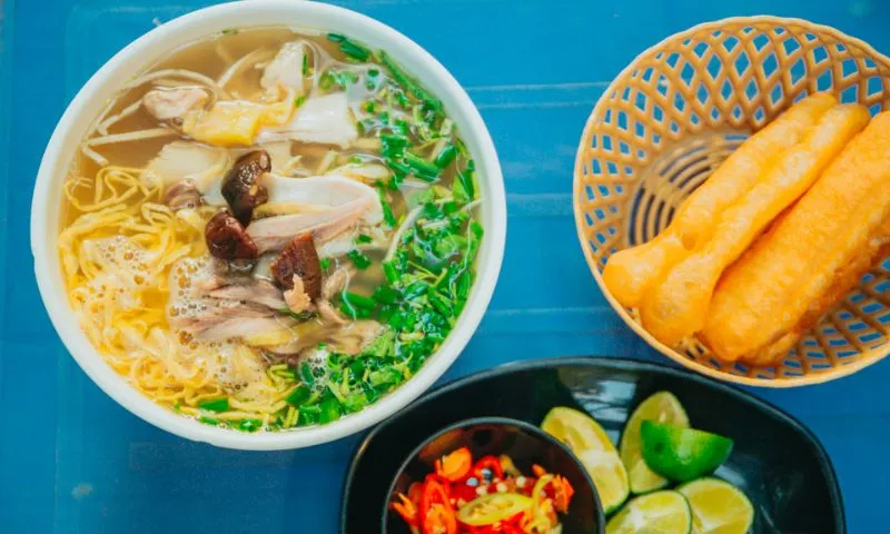 Food tour Hà Nội với danh sách 15 món ngon chuẩn vị Thủ đô