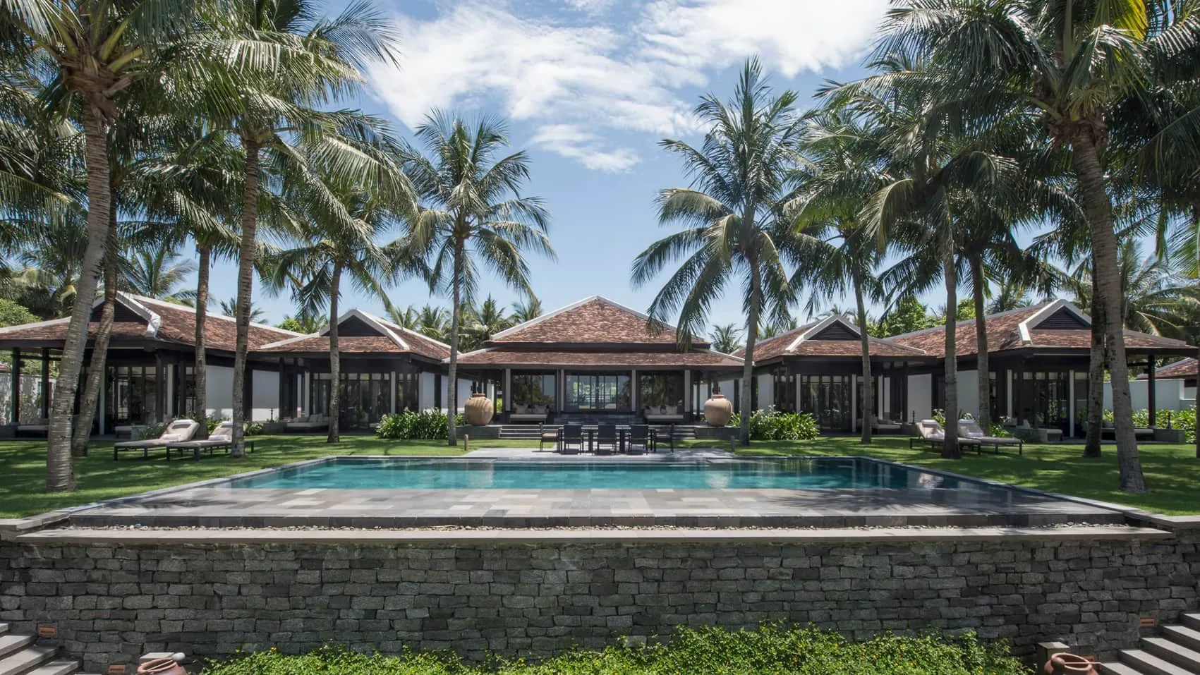 Four Seasons Resort The Nam Hai Hoi An – Khách sạn 5 sao bên bờ phố Hội