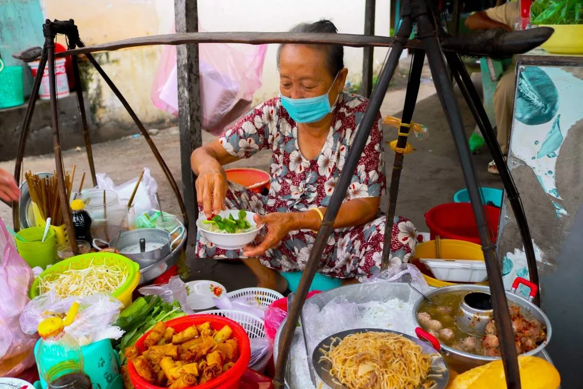 Gánh bánh tằm 20 năm ở Tân Châu với hương vị đi cùng năm tháng