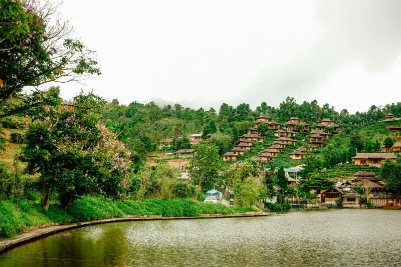 Ghé thăm làng Ban Rak Thai đẹp mộng mơ, yên ả của người Hoa