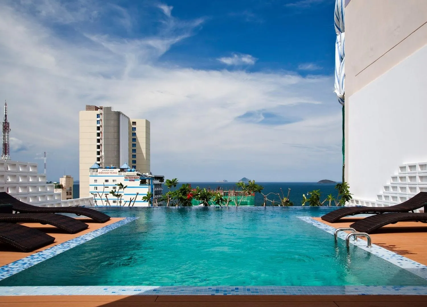 Golden Holiday Hotel Nha Trang, lối kiến trúc ‘xanh’ nổi bật